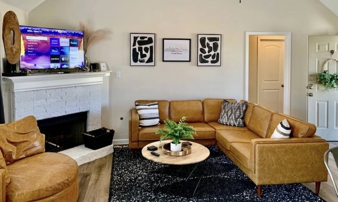 Cordova Casa | The Corner at Wolfchase - Boho Modern 4 BR w/ Garage and Huge Backyard