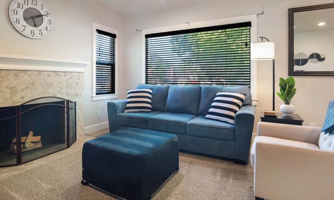 Twin Falls Casa | The Corner Retreat: King & Queen, small pups welcome!