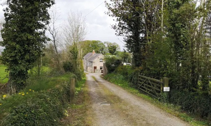 Newtownards Cabaña | The Cornmill at at Ballystockart Cottages, your home from home.