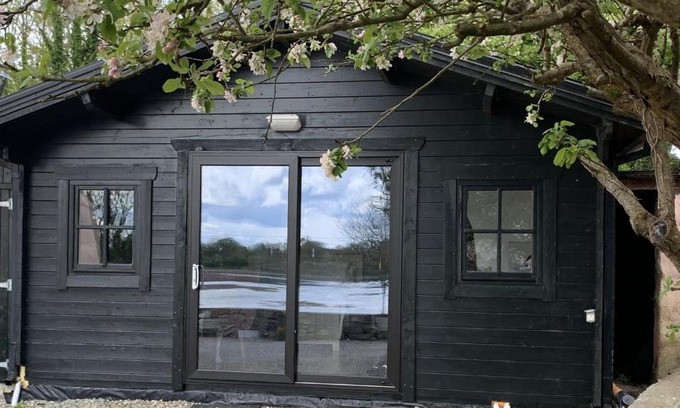 Oranmore Apartamento | The Cosy Cabin by the shore