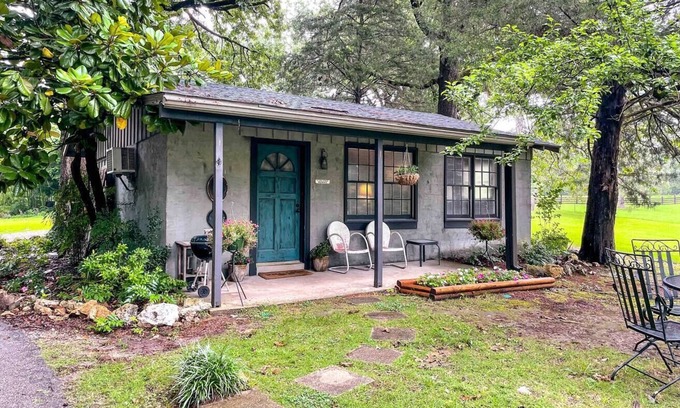 Montevallo Casa | The Cottage - 2 miles to I-65