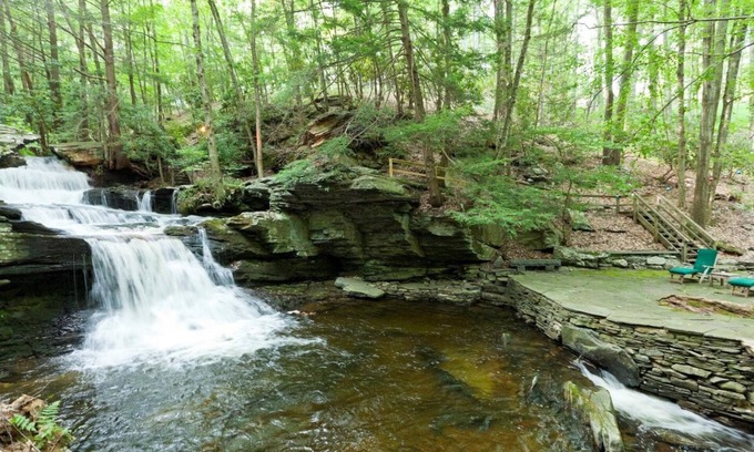Layton Casa | The Cottage at Bluestone Falls (a 90 minutos de la ciudad de Nueva York)