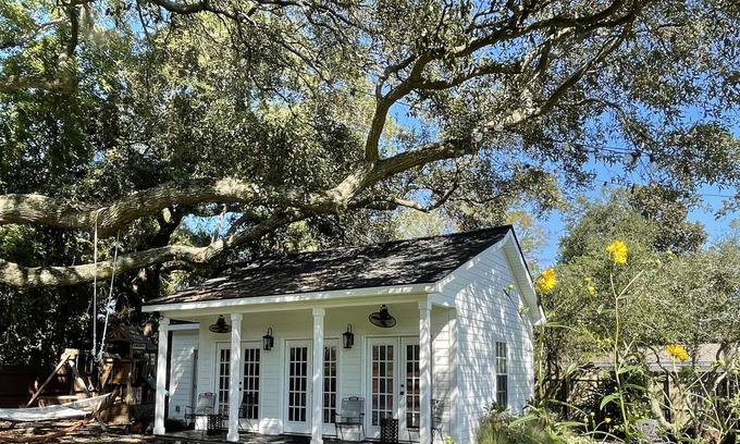 West Ashley Cabaña | The Cottage At Byrnes Downs