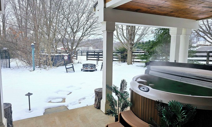 Leesburg Cabaña | The Cottage at Firefly Cellars, cozy getaway in Loudoun wine country!