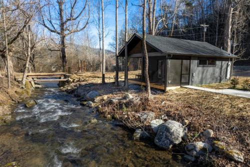 Cosby Casa | The Cottage At Greenbriar Creek - Pickleball Court, Creek, WIFI, Mountain Views, Starting at 79"