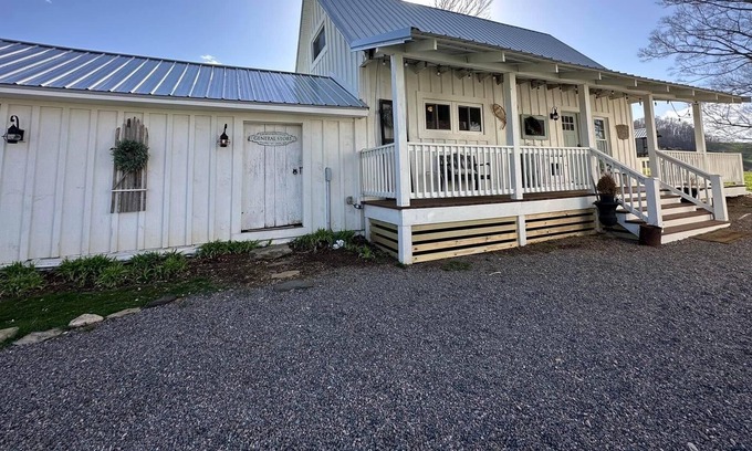 Creston Cabaña | The Cottage at Historic Sutherland Manor est. 1807