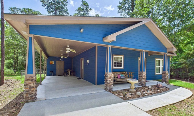 Brookeland Casa | The Cottage at Rayburn Country – Lake Days, Pineywoods Nights, and Reel Vibes