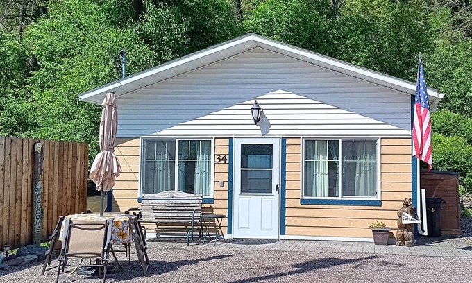 Somers Cabaña | The Cottage ... Puerta de entrada al Glacier Park, a pie del lago Flathead