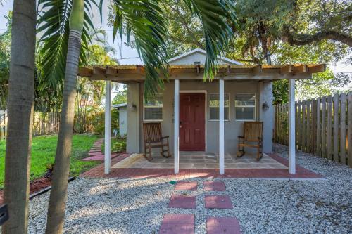River Oaks Casa | The Cottage in The Oaks - By Avi