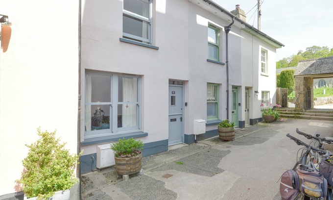 Chagford Cabaña | THE COTTAGE ON THE SQUARE, with a garden in Chagford