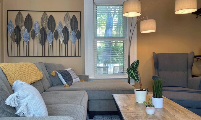 Victorian Village Casa | The Cottage | Parking + Private Patio + Fast WiFi