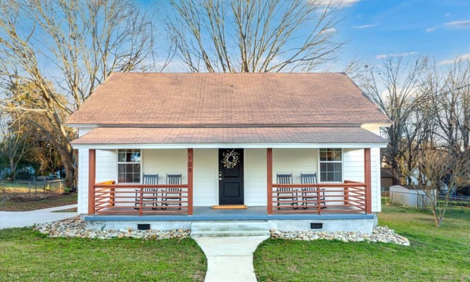 Simpsonville Casa | The Cotton Mill Cottage - charming 2 bedroom blocks from downtown Simpsonville