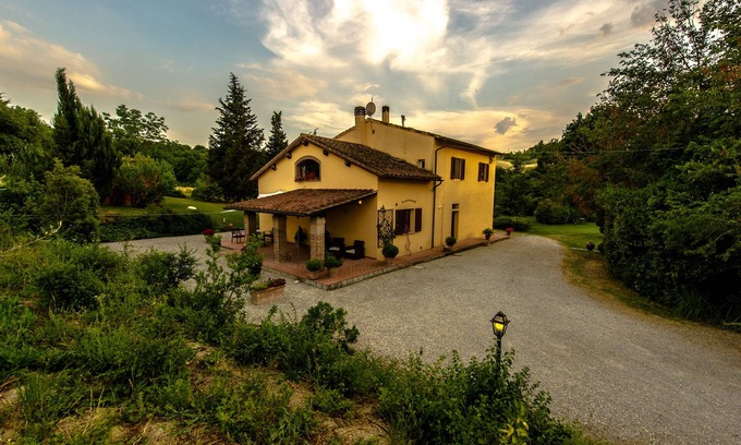 Empoli Casa | La casa de campo en medio de un pequeño valle verde'La hogar de los olmos '