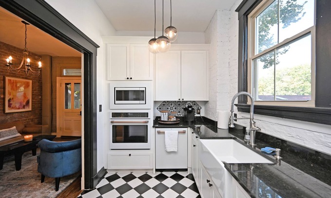 Covington Casa | The Cov House - Luxury rental 5 minutes to DT Cincy; walkable!