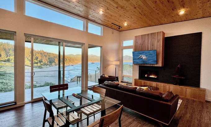 Port Orford Condominio | The Cove at Port Orford: Pelican Suite