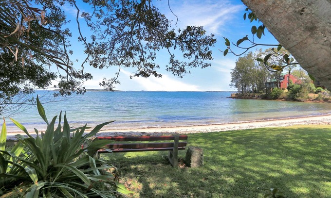 North Arm Cove Casa | The Cove Cottage - Waterfront Hideaway in North Arm Cove
