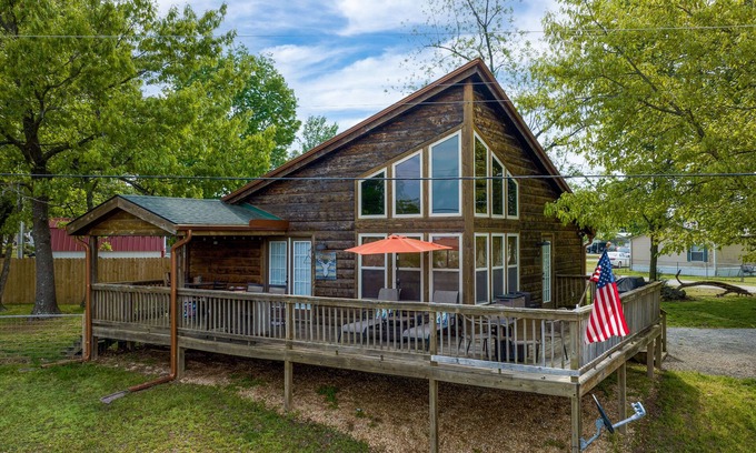 Grove Cabina | The Cowskin Cabin - Lakeview, great for fishermen, families and friends!