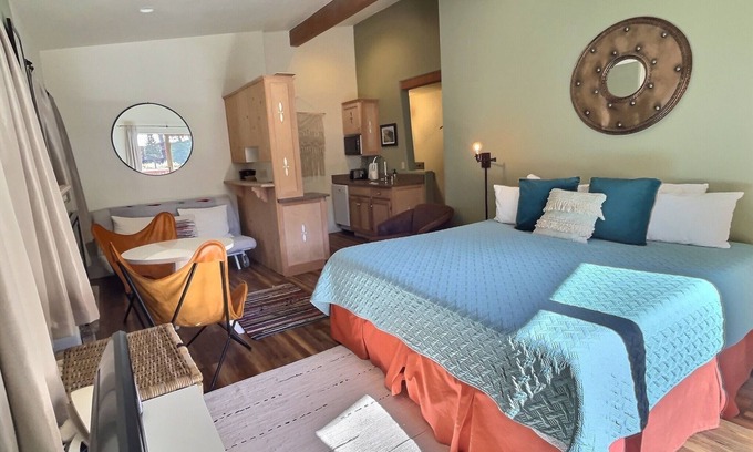 Taos Ski Valley Condominio | The Coziest Lift View Condo in Taos Ski Valley