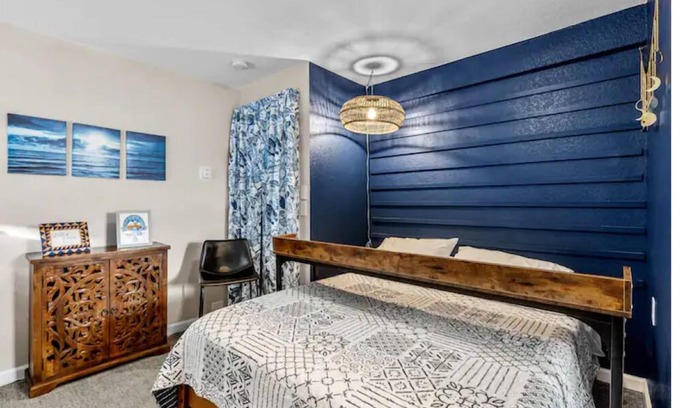Englewood Casa | The Cozy Birdnest w/ Sauna & Outdoor Lounge space!