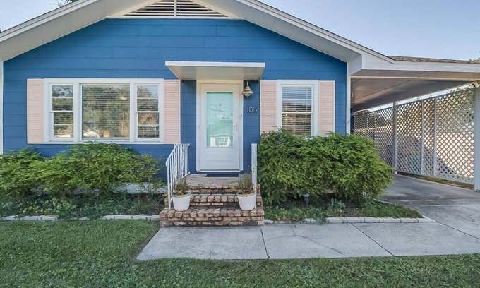 Long Beach Casa | The Cozy Blue Cottage