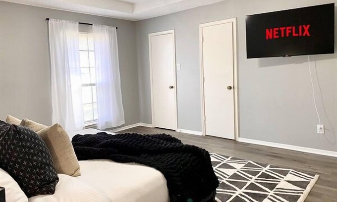 North Richland Hills Casa | The Cozy Corner - NFLX - Arcade - FencedYard