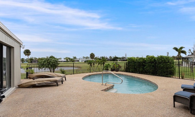 Oakland Hills Casa | The Cozy Coconut~2Bd~2Ba~PRIVATE POOL~GOLF COURSE VIEW~NEARBY BEACHES