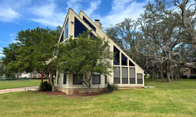 Spicewood Casa | The Cozy Corner | Windermere Oaks | Lake Travis