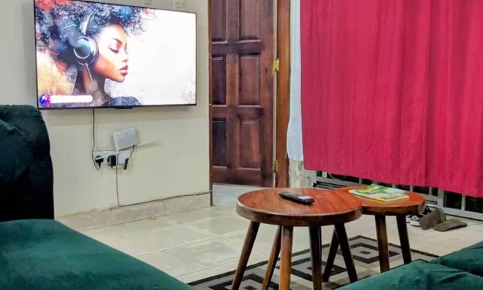 Ntinda Apartamento | The Cozy Emerald: Dual TV comfort in vibrant Kampala