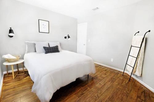 Martinez Apartamento | The Cozy Hearth Escape Here
