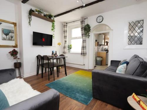 Plasnewydd Casa | The Cozy Home Free Parking Minutes from Centre