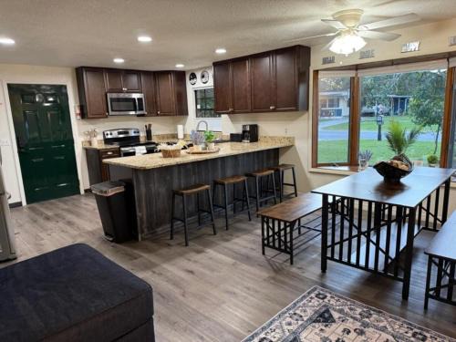 Auburndale Casa | The Cozy Lake House