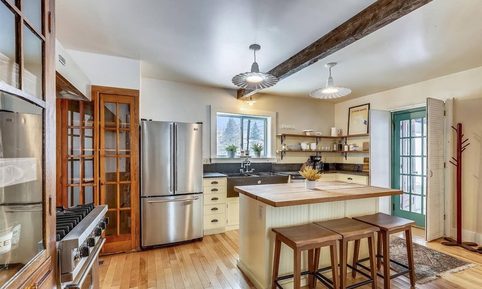Stowe Casa | The Cozy Villager: 2 br w/ a/c in walkable Village location!