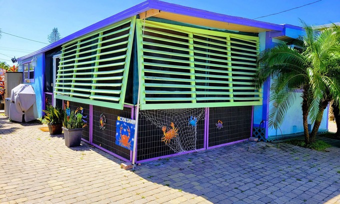 Matlacha Casa | The Crab Shack - Fully-equipped and Updated 2-bedroom Waterfront Vacation Rental