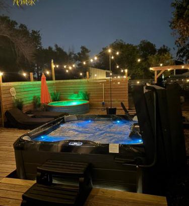 Brazos Casa | The Craftsman on Clay-Downtown-4 Blocks to Silos-Hot Tub and Cowboy Pool