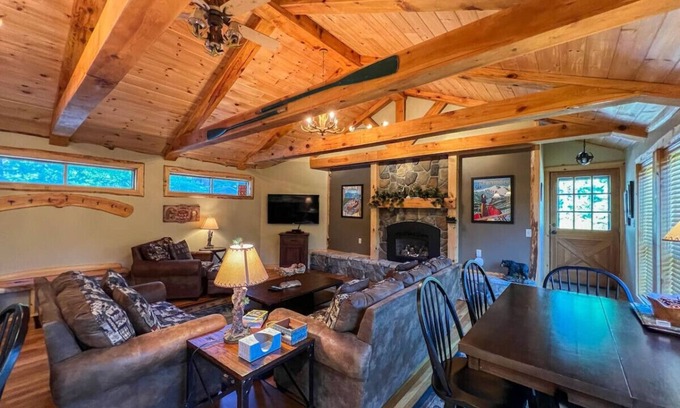 North Conway Cabina | The Cranmore Mountain Cabin | Walk to North Conway