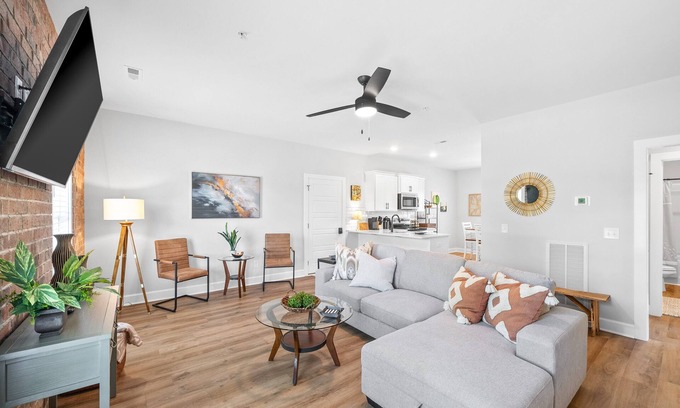 Clarksville Apartamento | The Crash Pad at "The Spot" (281 Liberty Pkwy)