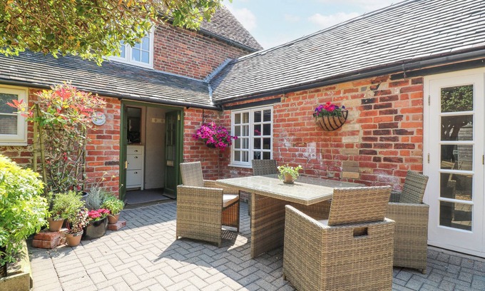 Wychnor Cabaña | THE CREAMERY, family friendly, luxury holiday cottage in Alrewas