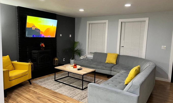 Vancouver Casa | The Creek House Spacious 4-bedroom house in brilliant Vancouver with WiFi