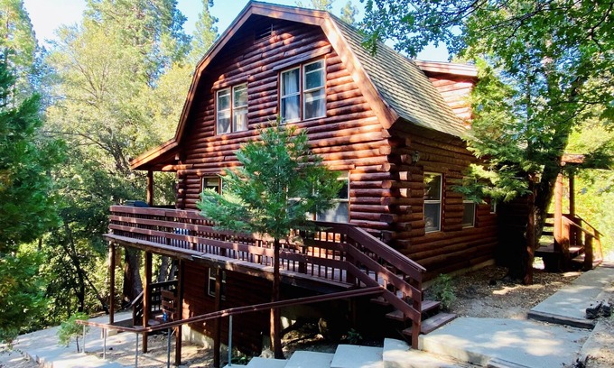 Fern Valley Cabina | The Creek-Side Cabin: Spa, 5 Star, Upgraded, Big Deck, Quiet, Walk To Town