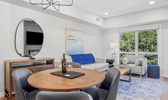 Dead Man's Flats Condominio | 1 Bed/1 Bath Sparrowhawk-Top Floor/Creekside