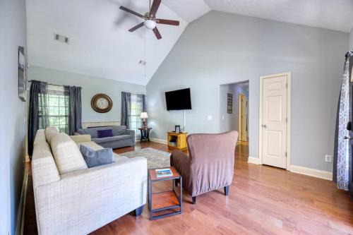 Columbus Casa | The Creekside Retreat Large Yard, Near Benning&CSU