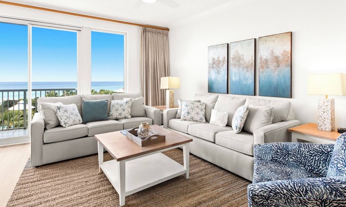 St. Tropez Condominio | The Crescent 311, Beach Service Included in Season!