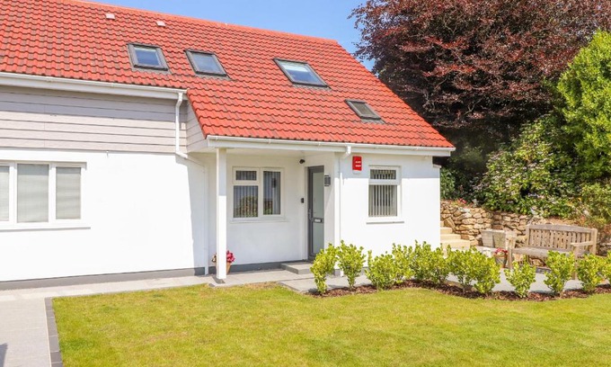 Helston Casa | The Crest