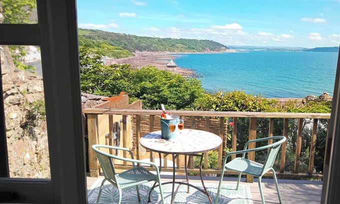 Kingsand Chalet De Esquí | The Crow's Nest - Una acogedora cabaña de pueblo con impresionantes vistas al mar