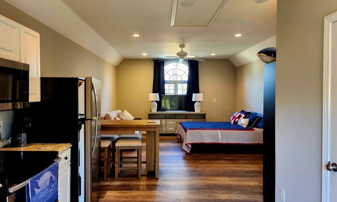 West Mystic Apartamento | The Crow's Nest at the Blue Anchor. Ready for 2025