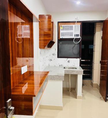 DLF Phase 3 Hotel | The Crystal Inn