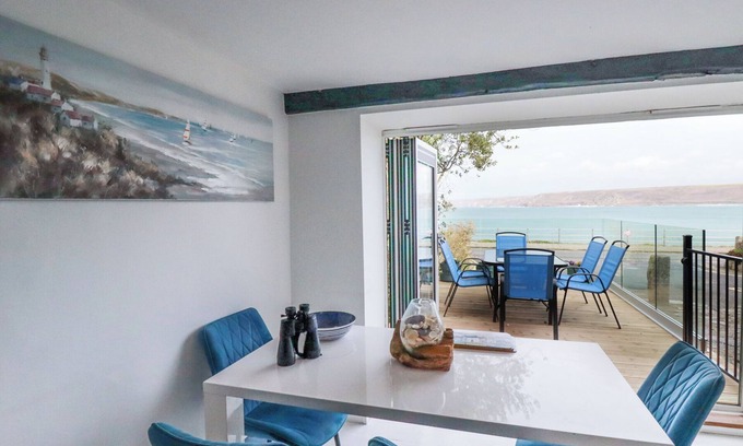 Sennen Cove Cabaña | THE CUBBY HOLE, pet friendly, country holiday cottage in Sennen Cove