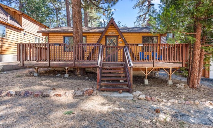 Big Bear Lake Casa | The Cuddle Inn - True feeling of a great cabin! Beautiful and homey! Walking distance to the lake!
