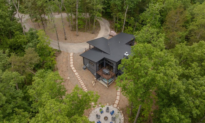 Innsbrook Cabina | The Curated Treehouse by Innsbrook Vacations!