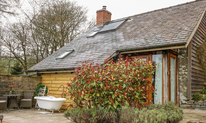 Tirabad Cabaña | The Cwtch, LLANBISTER